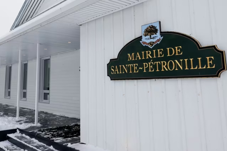 Sainte-Pétronille puts a hundred citizens on notice