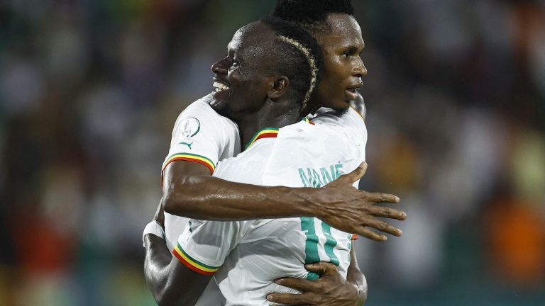 Senegal qualified after its victory against Cameroon, Cape Verde in demonstration… What to remember from Friday’s matches