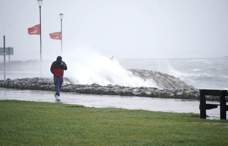 Storm “Isha” kills at least two in UK