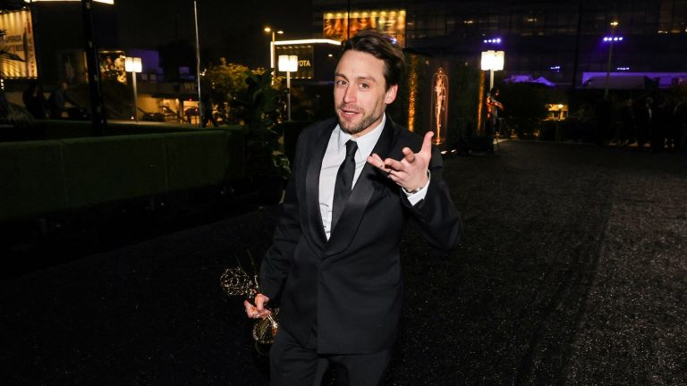 “Succession” and “The Bear” triumph at the Emmy Awards, postponed by the Hollywood strike