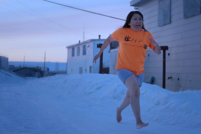 Tautuktavuk (Before our eyes) |  Inuit women on screen