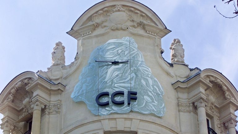 The Crédit Commercial de France logo will soon reappear