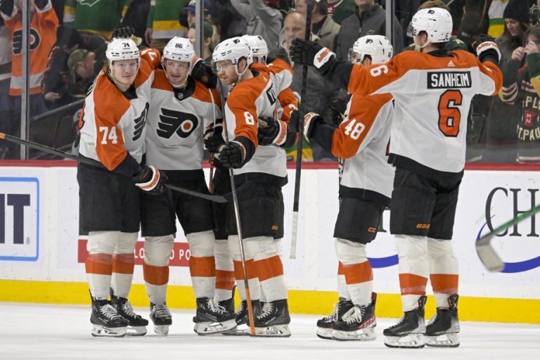 The Flyers win 4-3 against the Wild