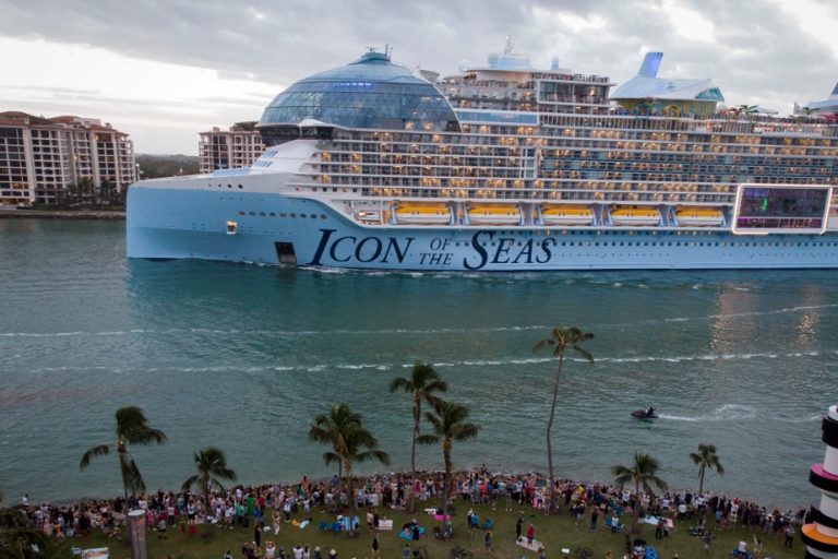 The largest liner in the world has set sail