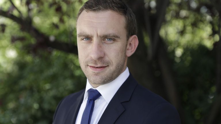 “This allows us to make room” for “another generation”, reacts LR MP Julien Dive