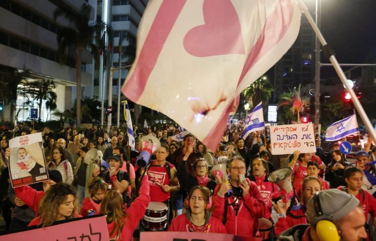 Thousands of Israelis in Tel Aviv demand Netanyahu’s departure