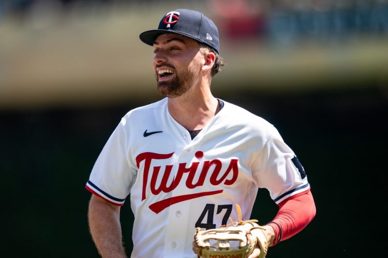 Twins trade Polanco to Mariners to make room for Julien