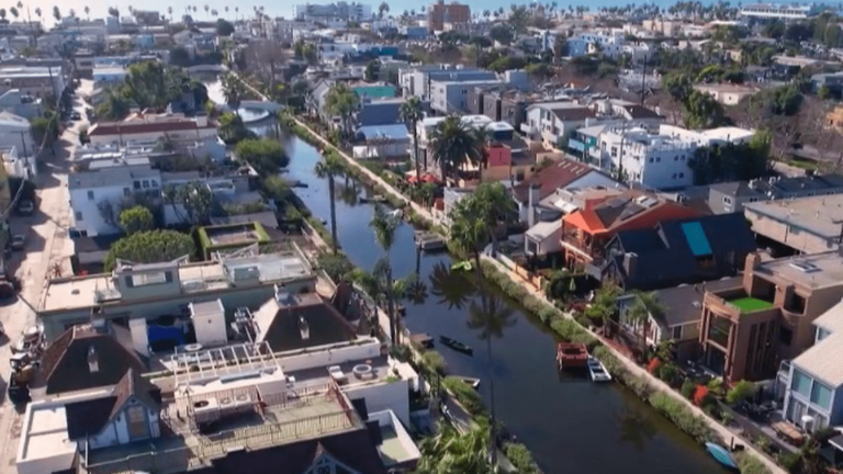 Venice, between picturesque canals and a place of creation