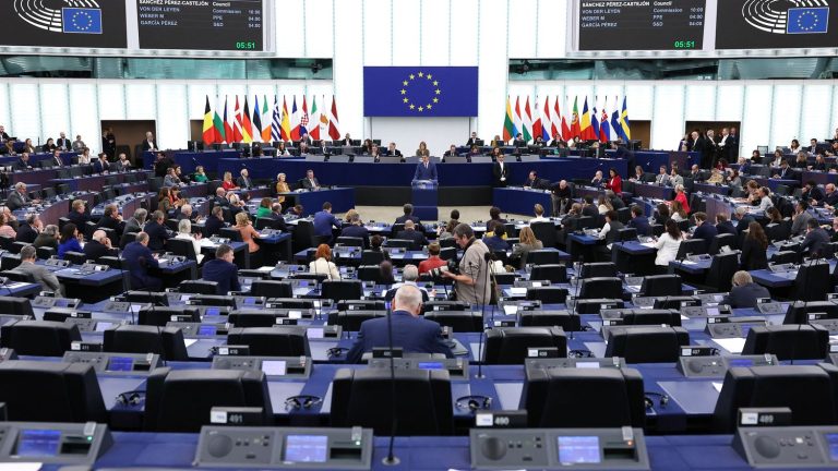 Three months before the European elections, a schoolyard atmosphere in the European Parliament