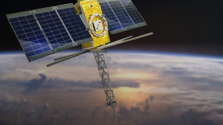 What will the constellation of 25 nanosatellites launched by the Toulouse company Kinéis be used for?