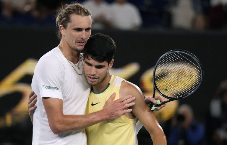 Zverev defeats Alcaraz and will meet Medvedev in the final four in Australia