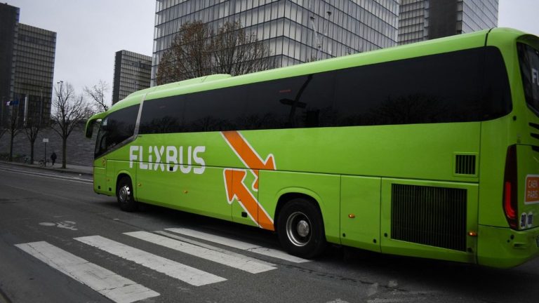 a Flixbus bus from Lille immobilized after the alert of a passenger fearing a risk of attack