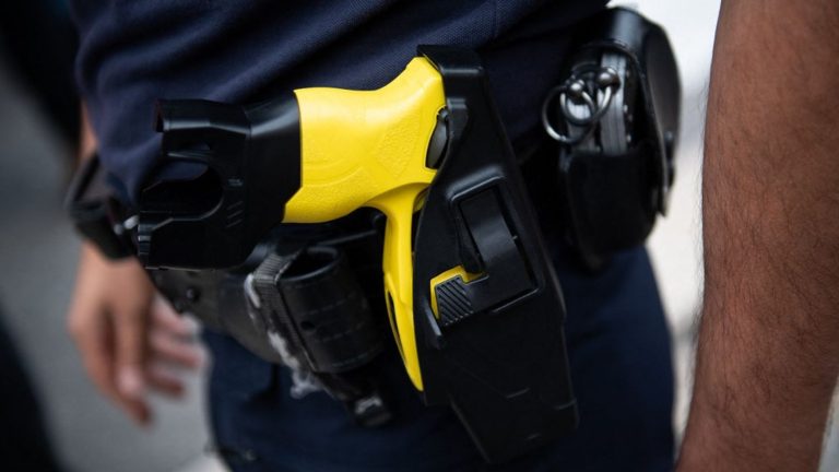 a man dies after receiving around ten shocks from an electric pulse gun during his arrest