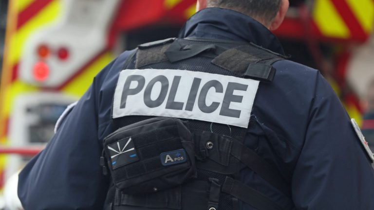 an investigation opened after the discovery of the body of a woman in a hotel in the 17th arrondissement