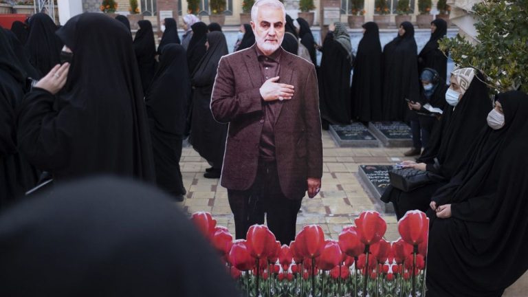 95 dead in a double explosion near the tomb of General Soleimani, assassinated by the United States four years ago