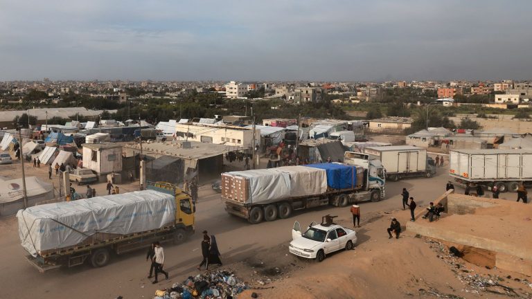 at the Egyptian border, a travel agency pays for border crossing