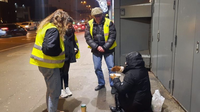 faced with the cold snap, homeless Parisians adapt