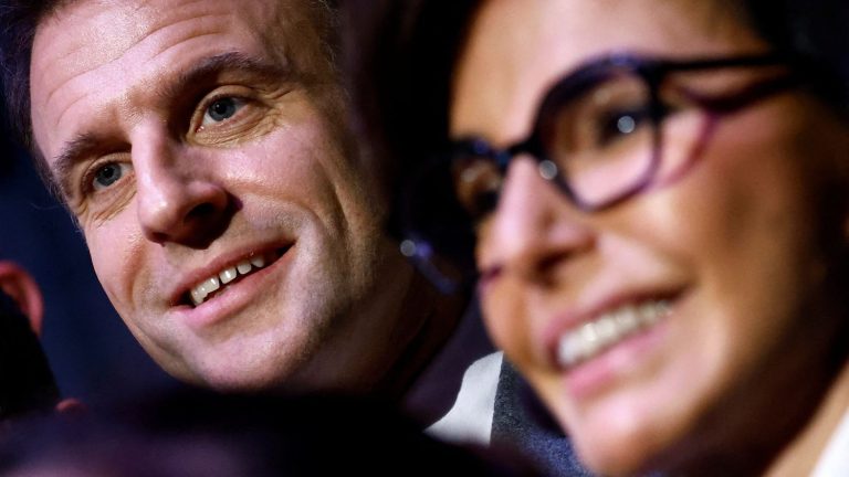 for Rachida Dati’s first trip, Emmanuel Macron defends a “minister at work”