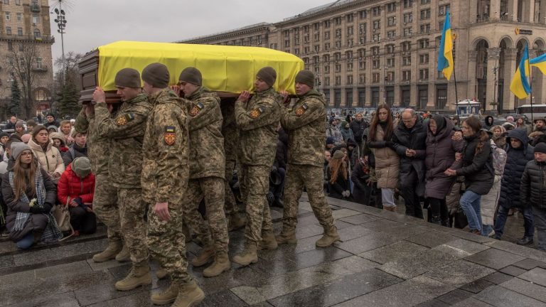 hundreds of people pay tribute to a young poet and soldier killed on the front