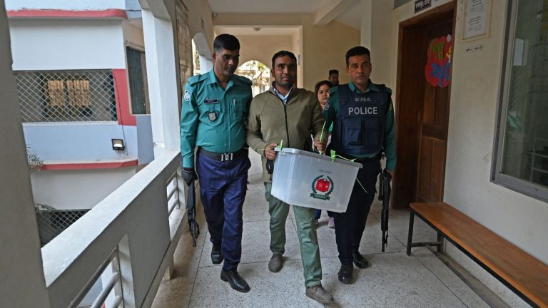 in Bangladesh, legislative elections without surprise against a backdrop of repression of opponents