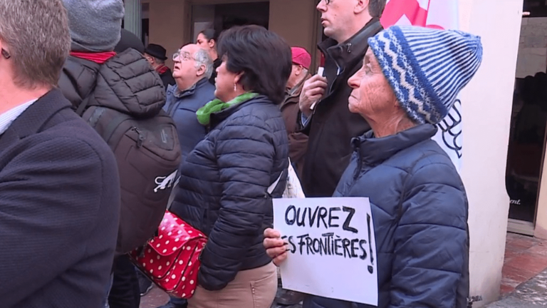 large demonstration against the text throughout France