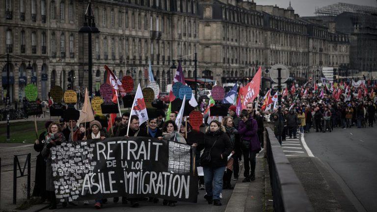 opponents demonstrated in several cities for a “total withdrawal” of the text