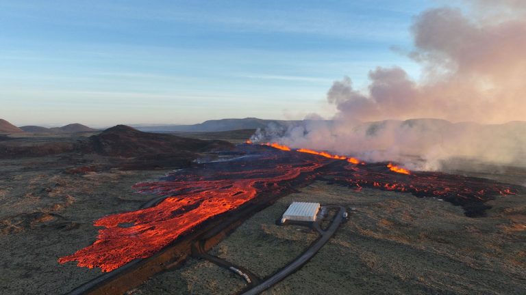 residents evacuated after new volcanic eruption near Grindavik port