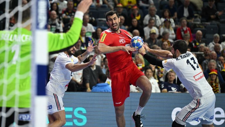 the Blues trailed by one goal at the break… Follow the Euro handball match