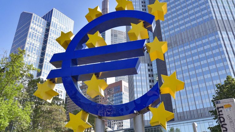 the European Central Bank keeps its interest rates unchanged