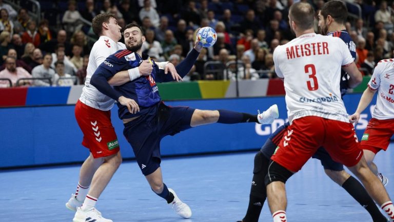 the French team held in check by Switzerland and not yet qualified for the main round