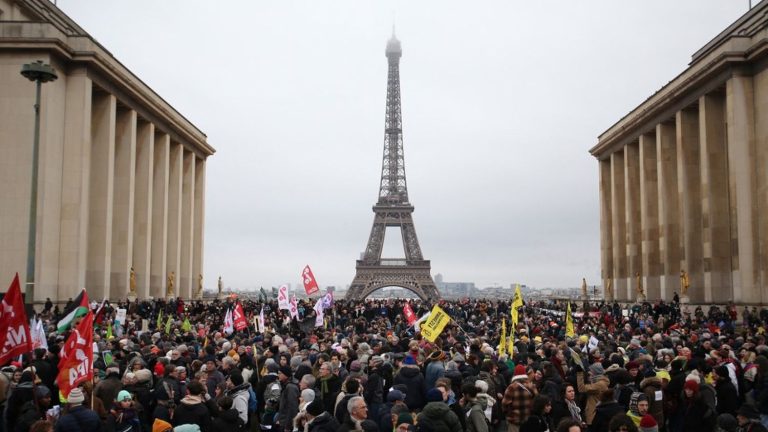 the Parisian demonstration against the text started from the Place du Trocadéro