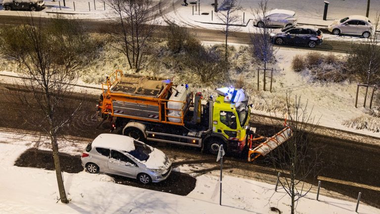 the arrival of snow wreaks havoc in the north of France