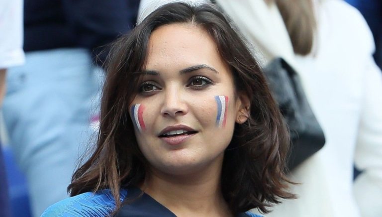 the former Miss France, Valérie Bègue at her worst, her entourage facing cyclone Belal