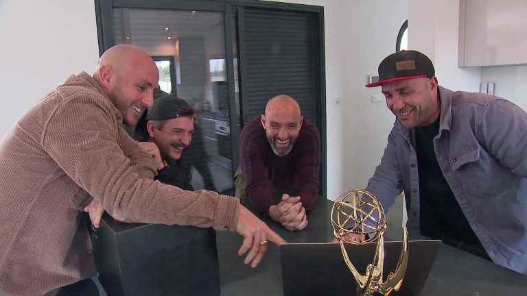 the happiness of the four Landes videographers rewarded for their documentary on extreme surfers