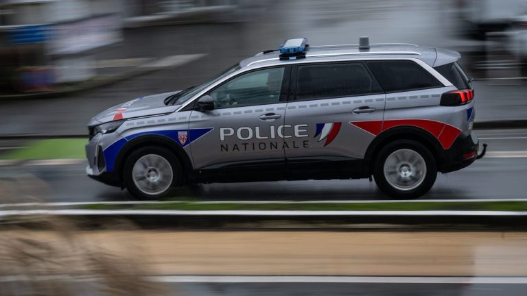 the man killed during the robbery of an armory was wanted in the investigation into the death of a teenager in Val-de-Marne