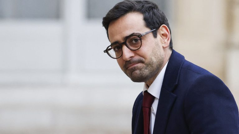 the Minister of Foreign Affairs, Stéphane Séjourné, assures the newspaper “Le Parisien” that his “strong dyslexia” has “no implication” on his work