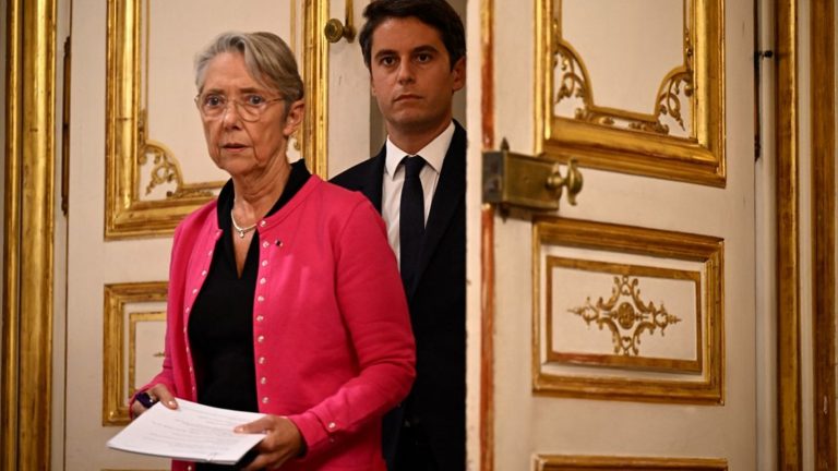 the transfer of power between Elisabeth Borne and the new Prime Minister, Gabriel Attal, will take place at 2:30 p.m.