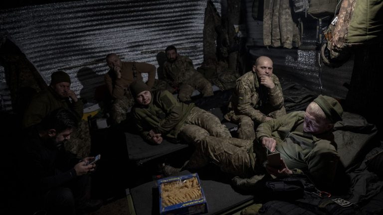 the weariness of Ukrainian soldiers in the face of corruption