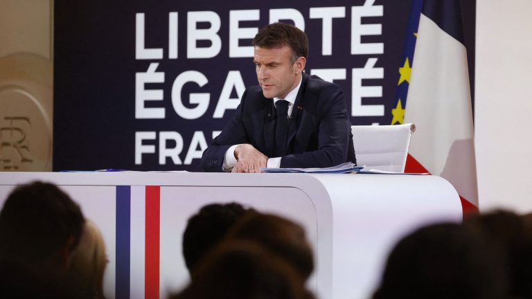 three questions on the reform for civil servants wanted by Emmanuel Macron