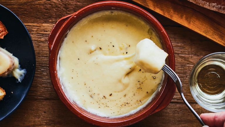 5 original fondue recipes for your Valentine’s Day evening