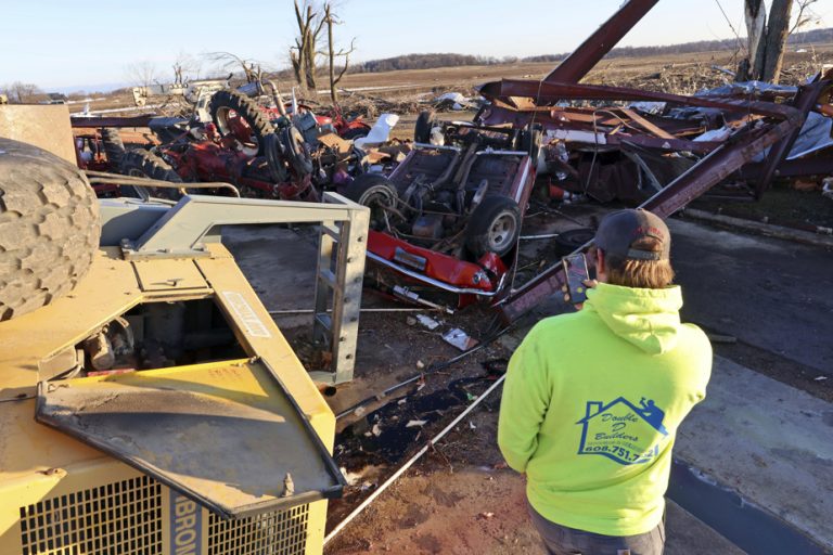 A first tornado recorded in February in Wisconsin