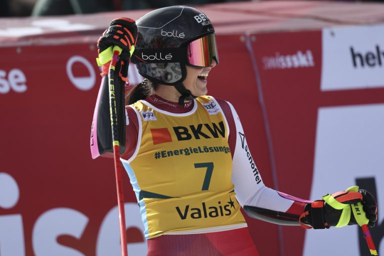 Alpine Skiing World Cup |  Stephanie Venier wins in the super-G in Crans-Montana