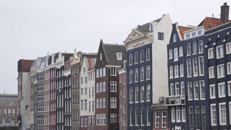 Amsterdam tackles house exchanges