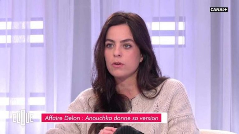 Anthony Delon announces the release of a book, his sister Anouchka is already stealing the show with her XXL project