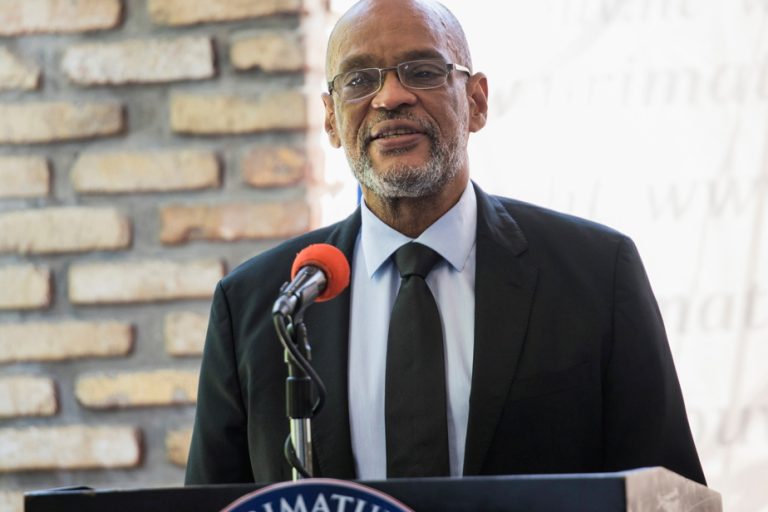 Ariel Henry hangs on, Haiti sinks |  The Press