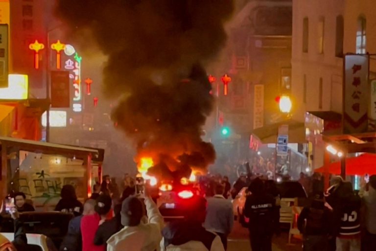 Autonomous taxi set on fire in the middle of the street in San Francisco