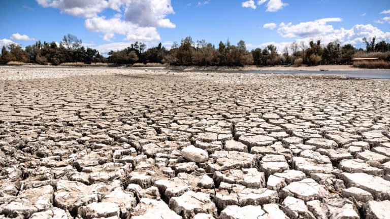 BEFORE AFTER.  The historic drought in the Pyrénées-Orientales seen from the sky