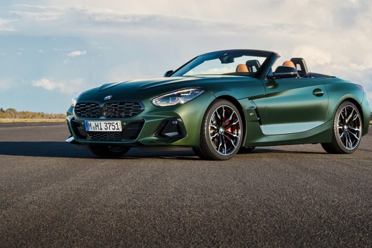 BMW |  The Z4 gains the manual transmission