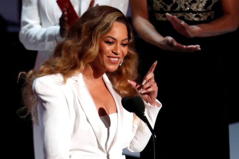 Before the release of his new album |  Beyoncé dominates the country charts