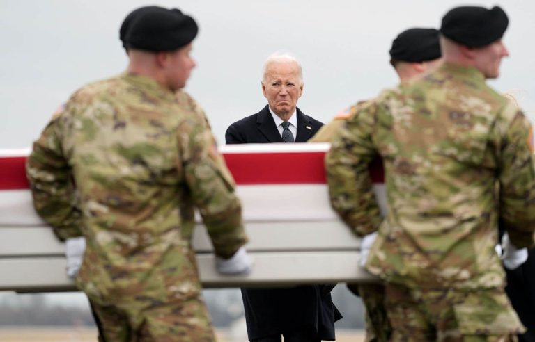 Biden witnesses the return of remains of American soldiers killed in Jordan